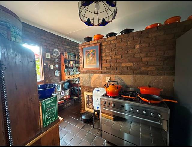 6 BEDROOM HOUSE FOR SALE IN DUNNOTTAR